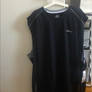 New top Asics size 4 XL